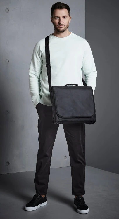 Quadra QD90 Black Lifestyle 1.jpg