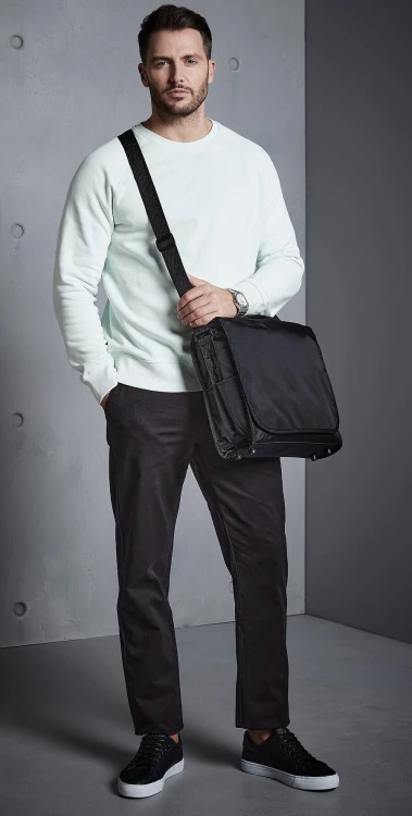 Quadra QD90 Black Lifestyle 2.jpg