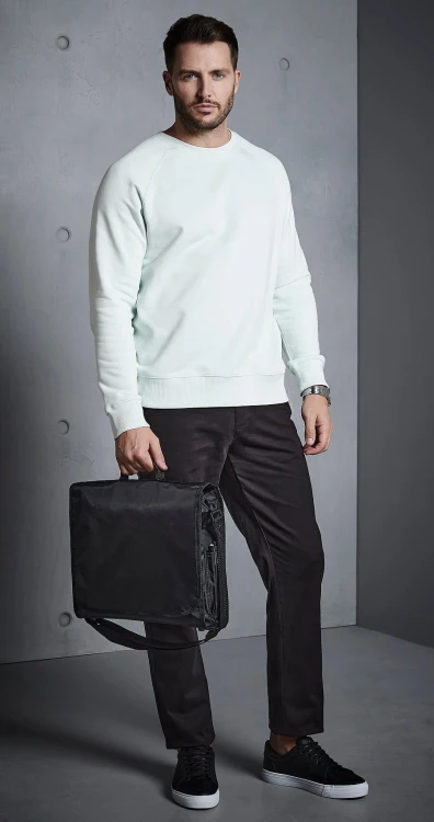 Quadra QD90 Black Lifestyle 3.jpg