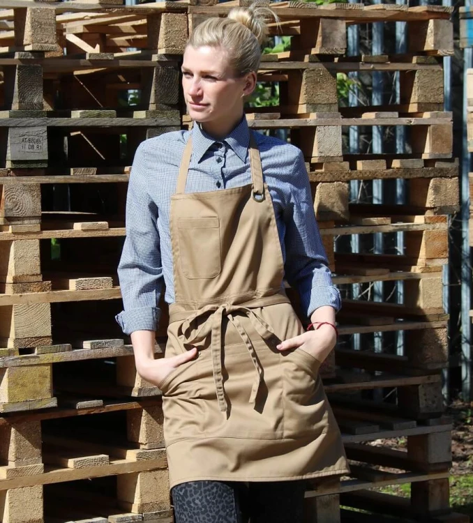 DE113-khaki-fartuch-kelnerski-z-duzymi-kieszeniami-LE-CHEF-PREP-1.jpg