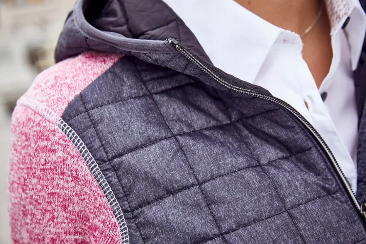 JN771-pink-melange-anthracite-melange-damska-pikowana-kurtka-hybrydowa-z-kapturem-JAMES-NICHOLSON-detail.jpg