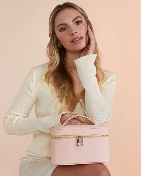 BG763-soft-pink-elegancka-kosmetyczka-BAGBASE-Boutique-2.jpg