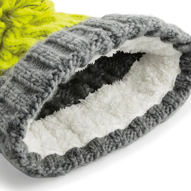 B437-light-grey-citron-dwukolorowa-czapka-zimowa-z-pomponem-BEECHFIELD-Apres-detail.jpg
