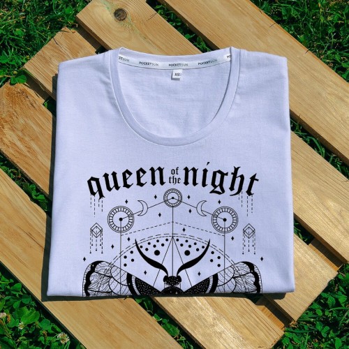 PS-7-Queen-Of-The-Night-biala-koszulka-damska-premium-detail
