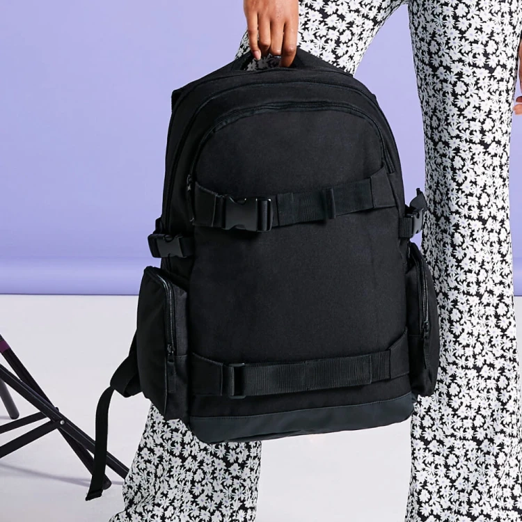 BG853-black-plecak-na-laptopa-17-i-deskorolke-BAGBASE-Old-School