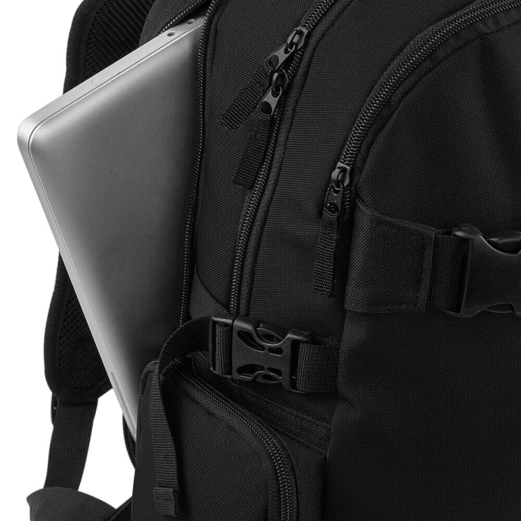 BG853-black-plecak-na-laptopa-17-i-deskorolke-BAGBASE-Old-School-detail