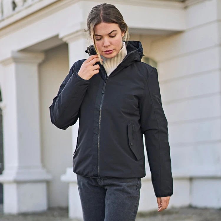 9605-black-damska-kurtka-ocieplana-z-kapturem-TEE-JAYS-Adventure